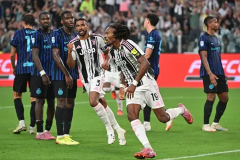 تقارير: عمالقة البريميرليج يراقبون مدافع يوفنتوس